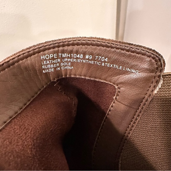 Tara M. Hope suede brown ankle boots - Picture 7 of 12